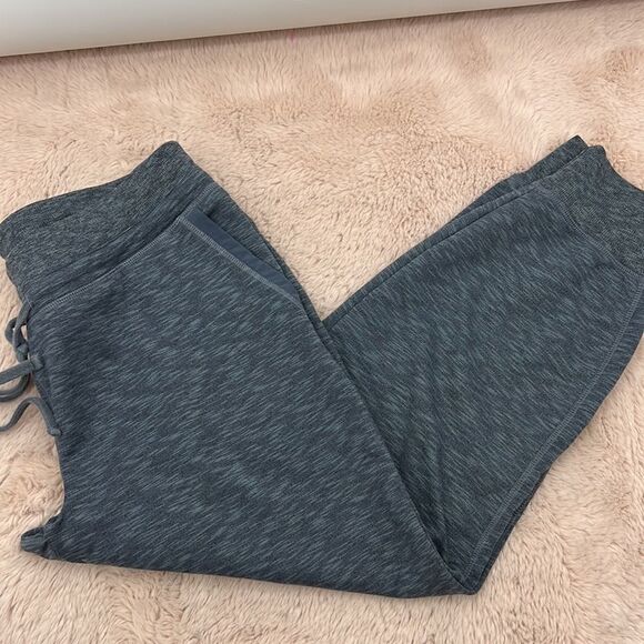 Athleta gray drawstring sweat capris size medium - Picture 6 of 7